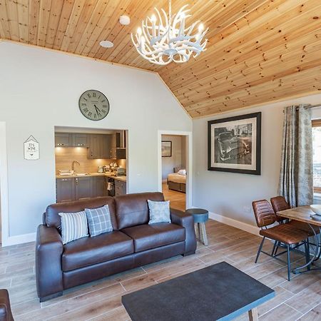 Osprey Lodge 1 With Hot Tub Ньютон Стюарт Экстерьер фото