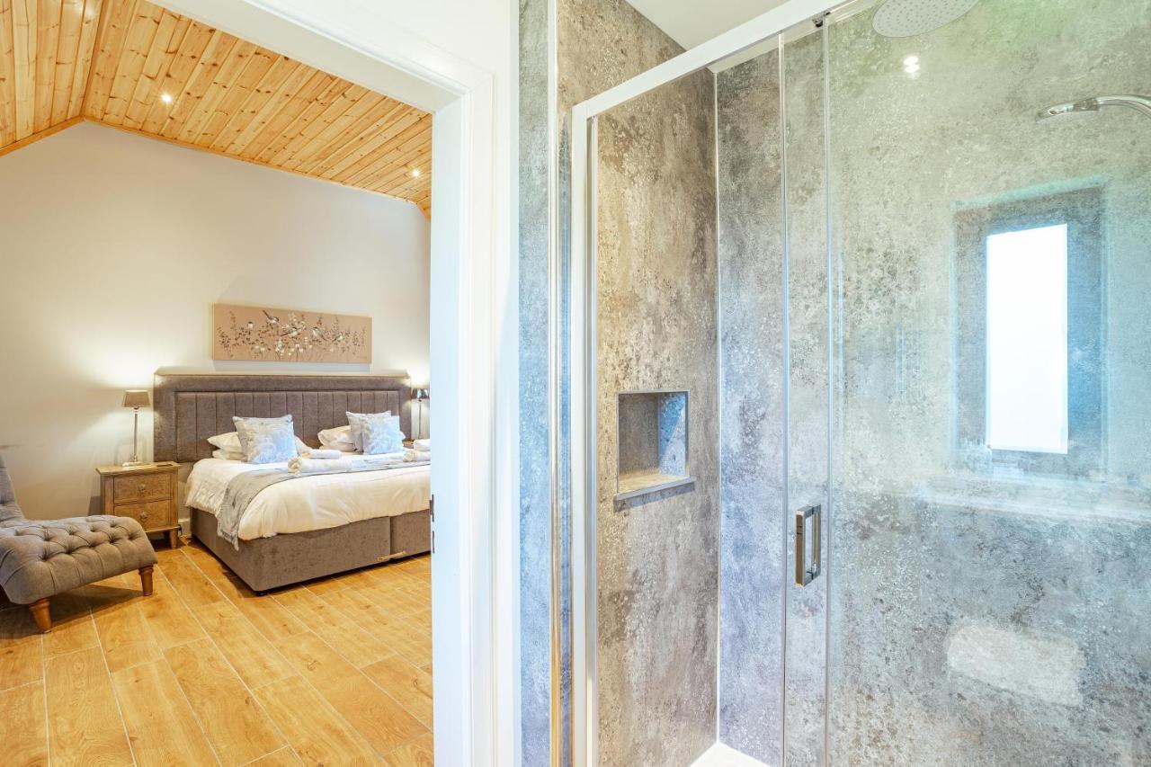 Osprey Lodge 1 With Hot Tub Ньютон Стюарт Экстерьер фото